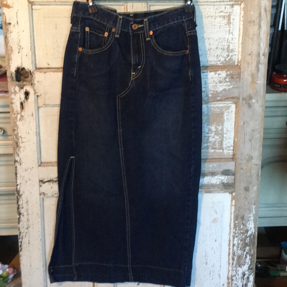 EUC Levi’s Long denim maxi skirt w/ side slit